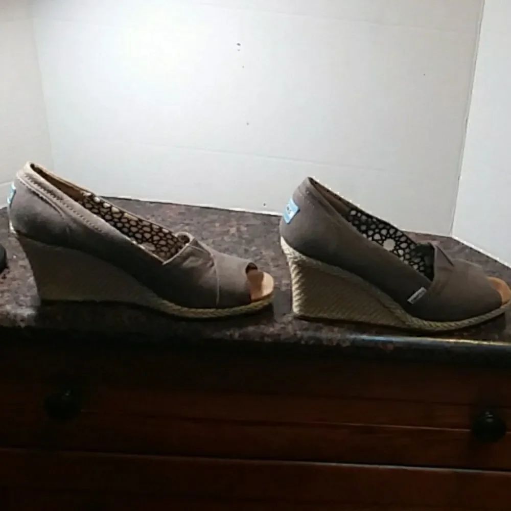 Toms Peep Toe Wedges...Size 9.5....Excellent condition.
